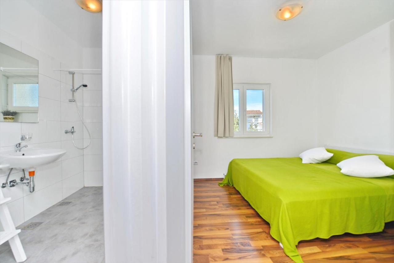 Apartments Verita Pakoštane Esterno foto