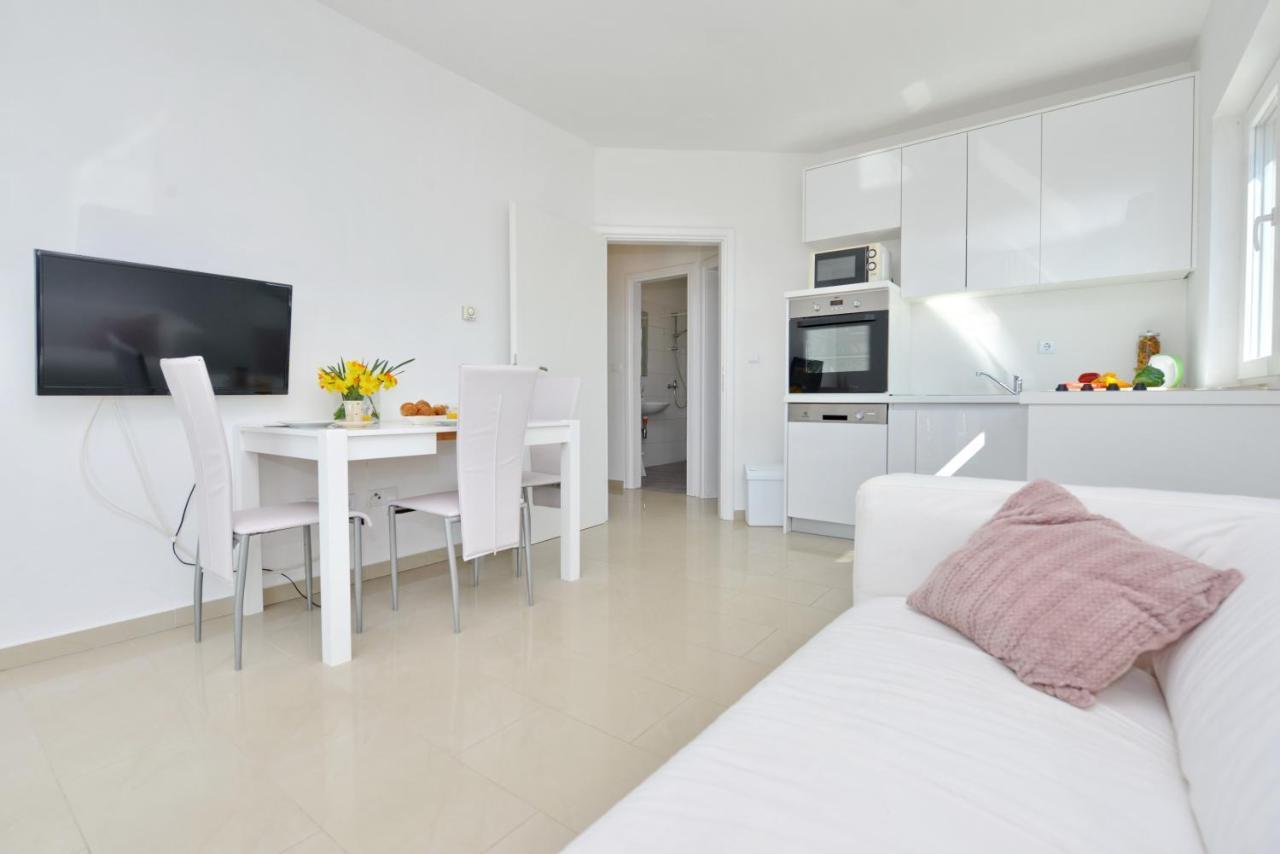 Apartments Verita Pakoštane Esterno foto