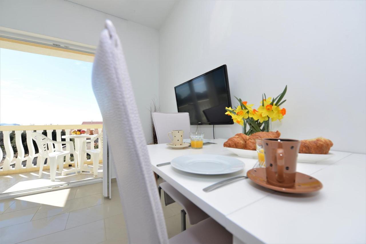 Apartments Verita Pakoštane Esterno foto
